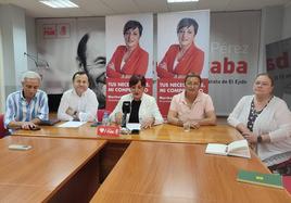 Manuel Pérez Galindo, Felipe Navarro, Araceli Sobrino y Mari Carmen Álamo, con Maribel Carrión en el centro, en la rueda de prensa.