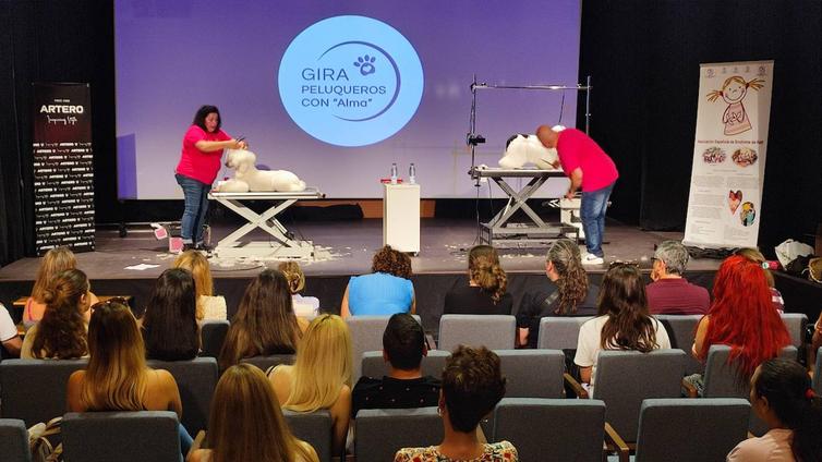 Los mejores peluqueros caninos se dan cita en El Ejido para arrancar una gira nacional por la pequeña Alma
