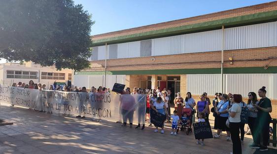 Los padres del CEIP Santa María del Águila exigen una reunión con Educación