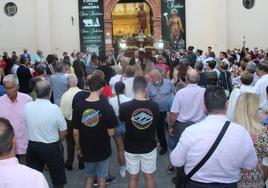 San Isidro saliendo del templo para iniciar su procesión por las calles de El Ejido.