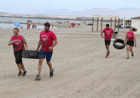 Una de las pruebas del circuito durante la segunda edición que se celebró en la playa de Poniente de Almerimar.