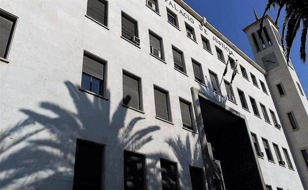 A juicio dos acusados de intentar matar a navajazos a un hombre por un «incidente con un familiar»