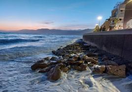 El Poniente vuelve a morder la costa de Balerma y Guardias Viejas, que se desangran