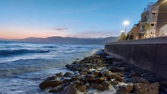 El Poniente vuelve a morder la costa de Balerma y Guardias Viejas, que se desangran