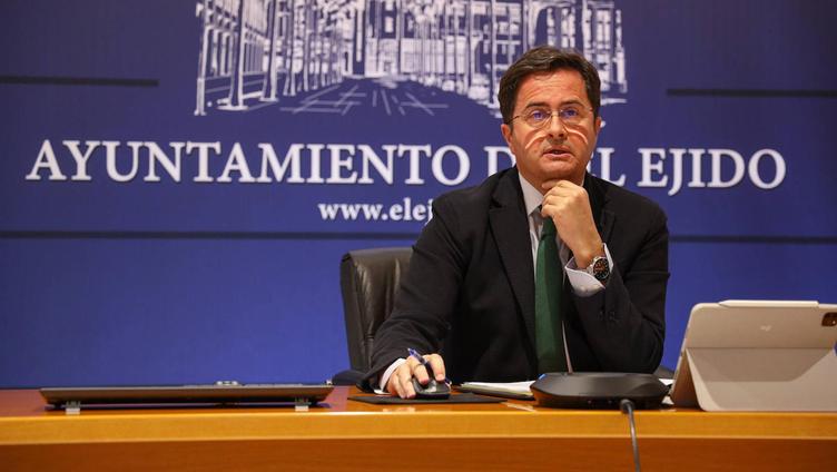 El alcalde reclama refuerzo de la seguridad ante la continua llegada de pateras