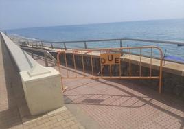 Uno de los accesos a la playa de Balerma por la zona del Paseo Marítimo