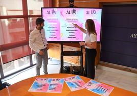 Javier Rodríguez y María José Martín, con el cartel del festival.