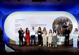 Las alumnas del IES Pablo Ruiz Picasso recogen el premio RedeSTEAM