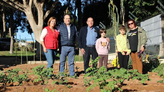 El colegio Teresa de Jesús y Cruz Roja convierten la naturaleza en nexo de unión entre generaciones