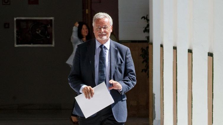 La oficina itinerante del Defensor del Pueblo Andaluz visita por primera vez el Poniente
