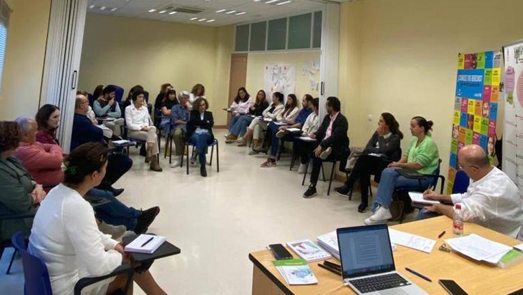 La Oficina del Defensor del Pueblo recoge un centenar de quejas a su paso por el Poniente