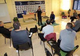 Trabajadores municipales se 'reciclan' en el uso del DESA y la maniobra de RCP