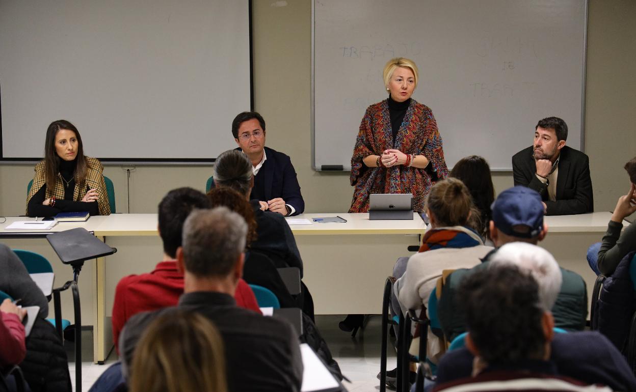 El Ejido | Fomento presenta en El Ejido el plan de subvenciones Ecovivienda de la Junta