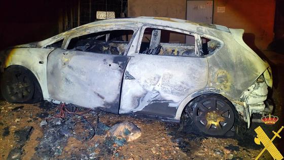 Detenido por calcinar siete coches, quemar un invernadero y amenazar a sus víctimas en El Ejido