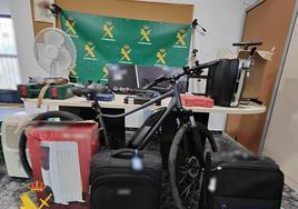 Parte del material recuperado por la Guardia Civil en Almerimar.