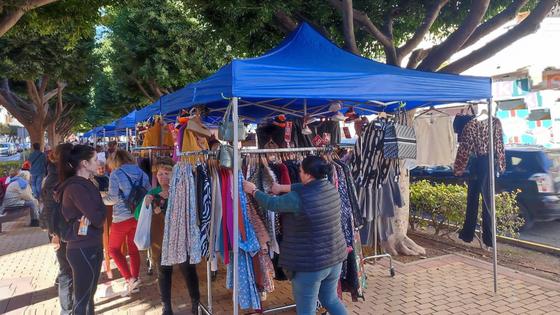 Los comercios de El Ejido tiran la casa por la ventana