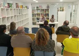 Antonio Guerrero lleva su novela 'Zurdo' hasta la biblioteca de Santa María del Águila