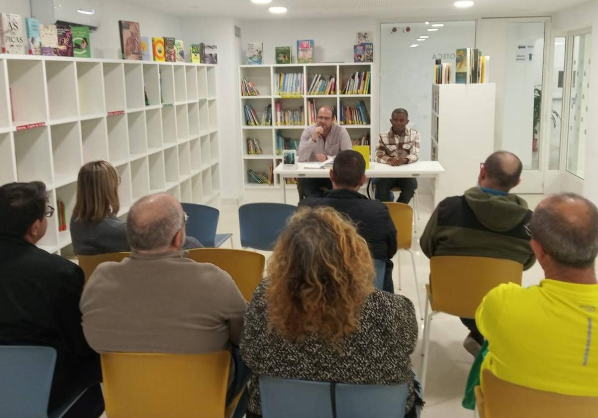 Antonio Guerrero lleva su novela 'Zurdo' hasta la biblioteca de Santa María del Águila