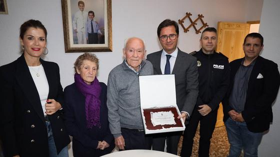 Reconocimiento a uno de los primeros policías locales que tuvo El Ejido, Francisco Rodríguez