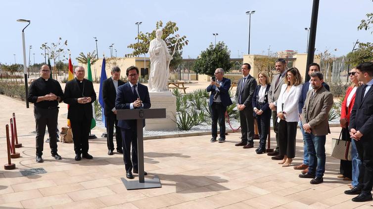 Una imagen de San José ya preside el conocido como Parque de las Familias