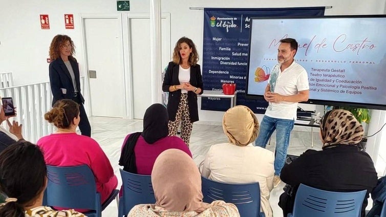 Servicios Sociales da claves para mejorar la comunicación entre progenitores e hijos adolescentes
