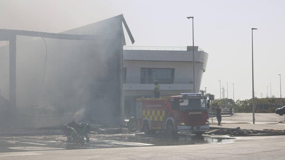 El viento, el principal peligro de que algún foco del incendio de Mabe reavive