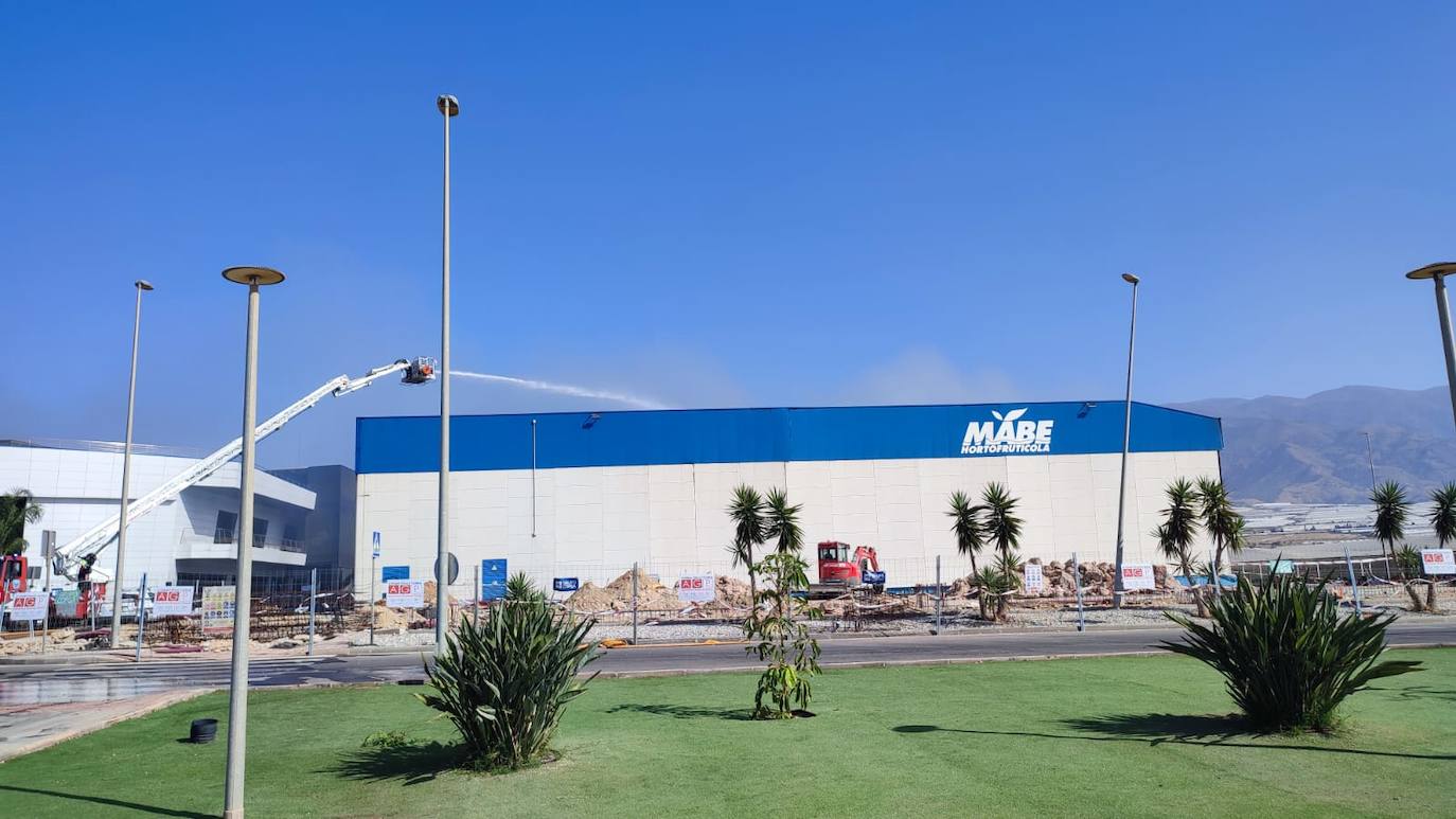 Así ha quedado la nave de Mabe tras el incendio, en imágenes