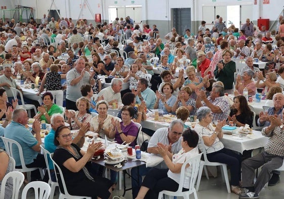 Un millar de personas participan en la convivencia de la Semana del Mayor