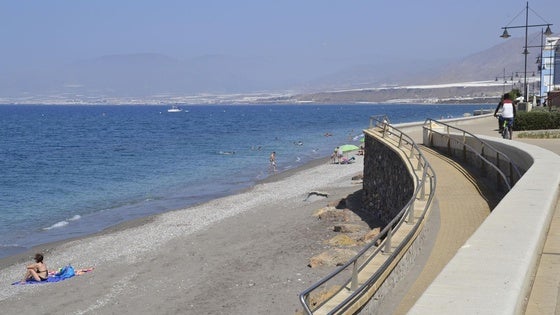 Encuentran en una playa de El Ejido el cadáver de un varón, posible ocupante de una patera