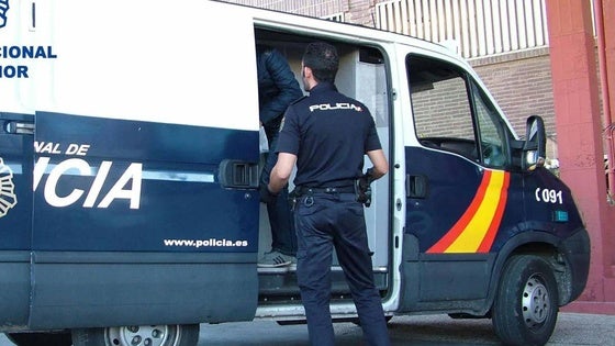 Siete detenidos por falsificar solicitudes de asilo en un locutorio de El Ejido
