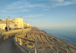 Balerma pide ayuda al Defensor de Pueblo para salvar su playa ante los retrasos de Costas