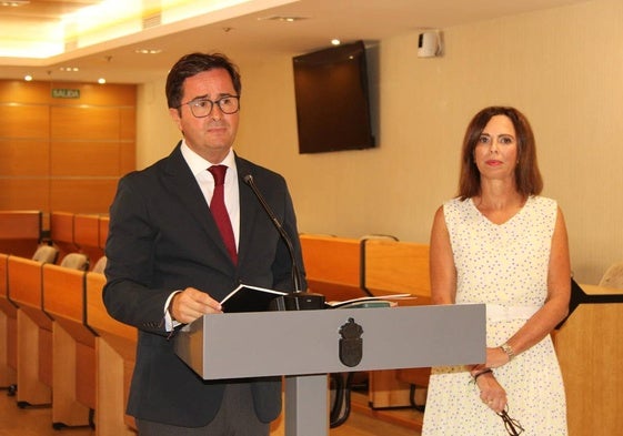 La consejera de Fomento anuncia que las obras de la calle Almería acabarán antes de final de año