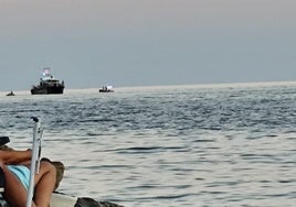 Guardia Civil en el rescate del cadáver en Balerma.