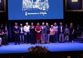 El alcalde Francisco Góngora con todos los reconocidos durante la gala.