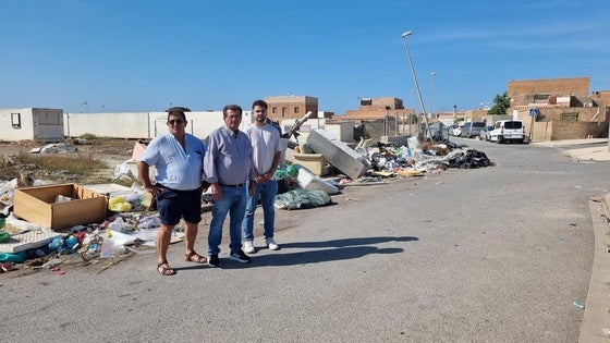 El PSOE amenaza con denunciar ante Sanidad los vertederos del Pozo de la Tía Manolica