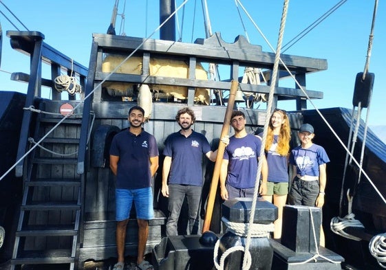 Juanjo Capó, junto a Hamza, Gonzalo, Mae y Eli, son parte de los 13 tripulantes a bordo.