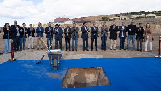 Diputación y El Ejido colocan la primera piedra del futuro Complejo Deportivo de Almerimar