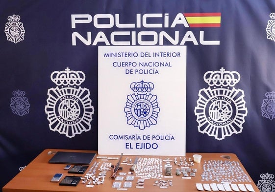 Droga y enseres decomisados en el operativo