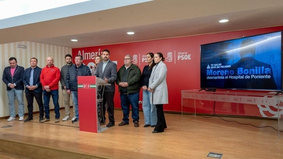 El PSOE denuncia que el Hospital de Poniente tiene casi la mitad de profesionales y quirófanos que la media andaluza