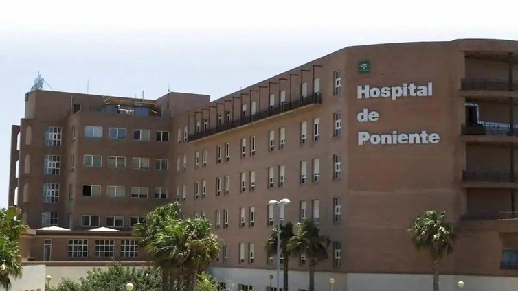 Agreden a un vigilante de seguridad en el Hospital de Poniente y reclama más medios de protección
