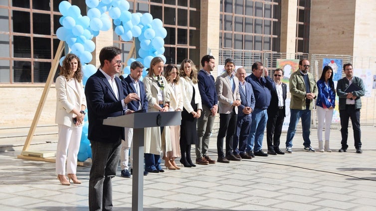 El Ejido se 'dibuja de azul' para celebrar el Día Mundial sobre el Autismo