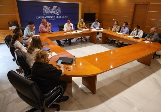 Reunión de la Junta de Gobierno en el Consistorio ejidense.
