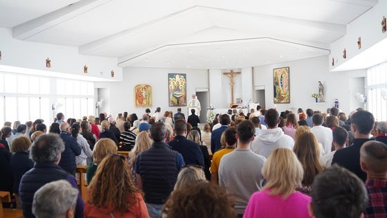 Misa de resurrección en la Parroquia de la Sagrada Familia de Almerimar