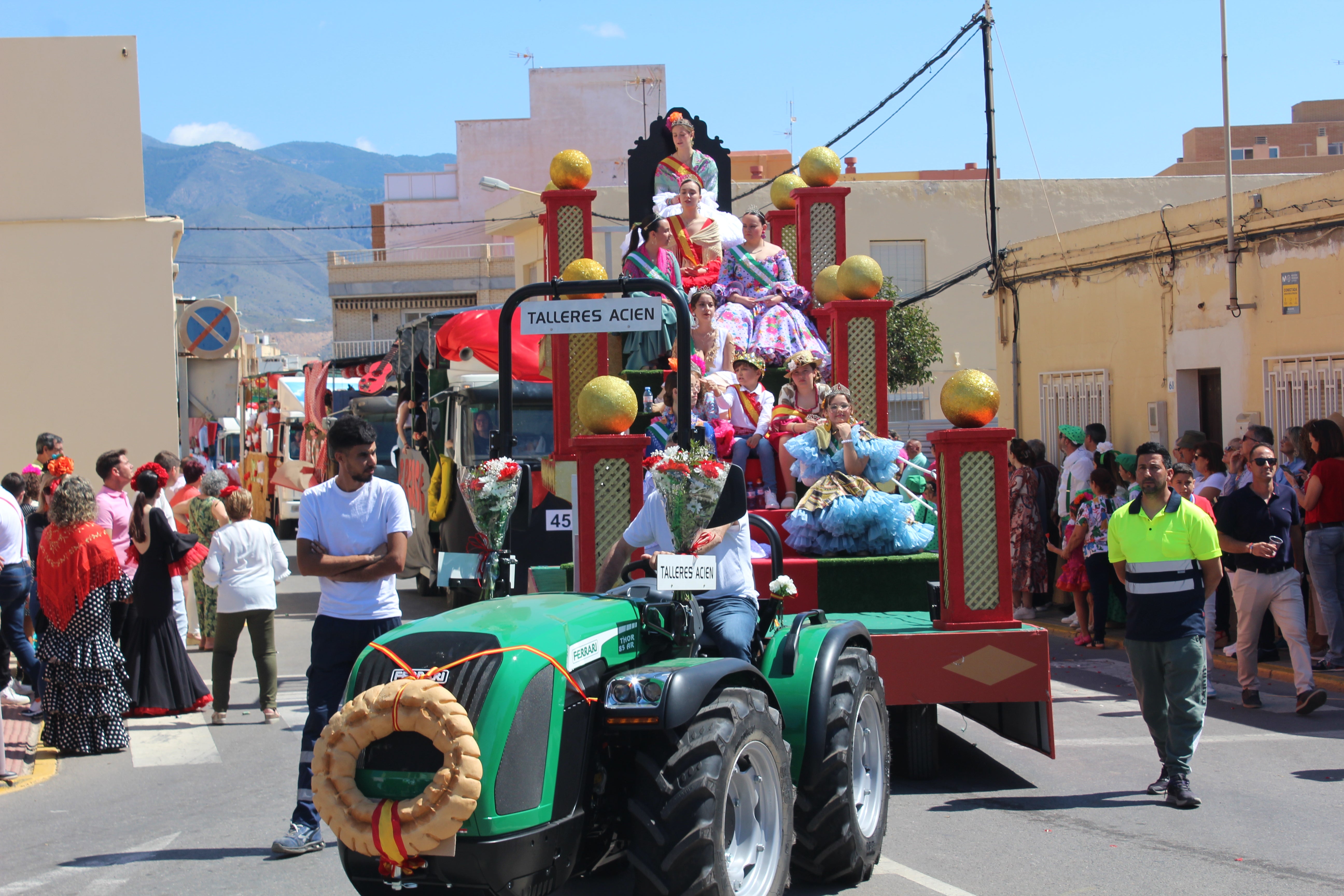 Colorido en la procesión - romería de San Marcos, en imágenes