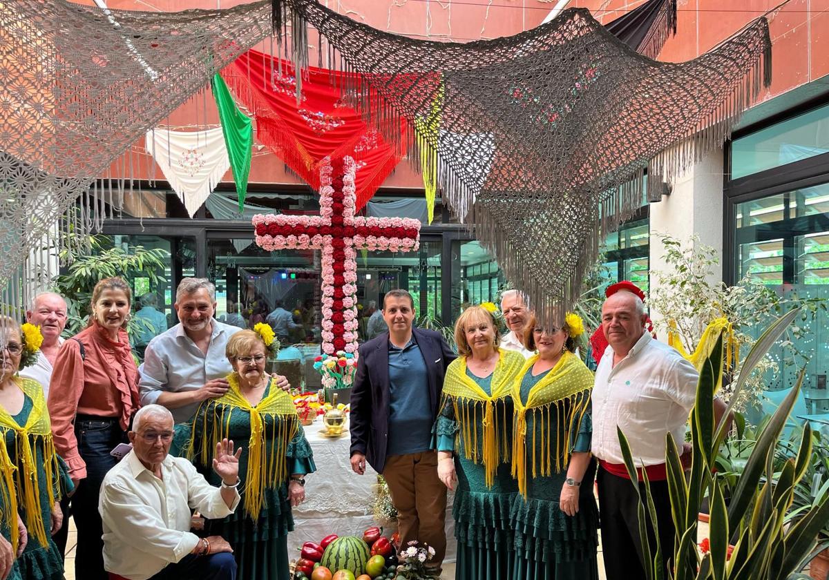 Una de las Cruces de Mayo ganadadoras del concurso en El Ejido.