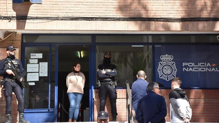 Detenido un joven acusado de una oleada de robos a vehículos aparcados en El Ejido