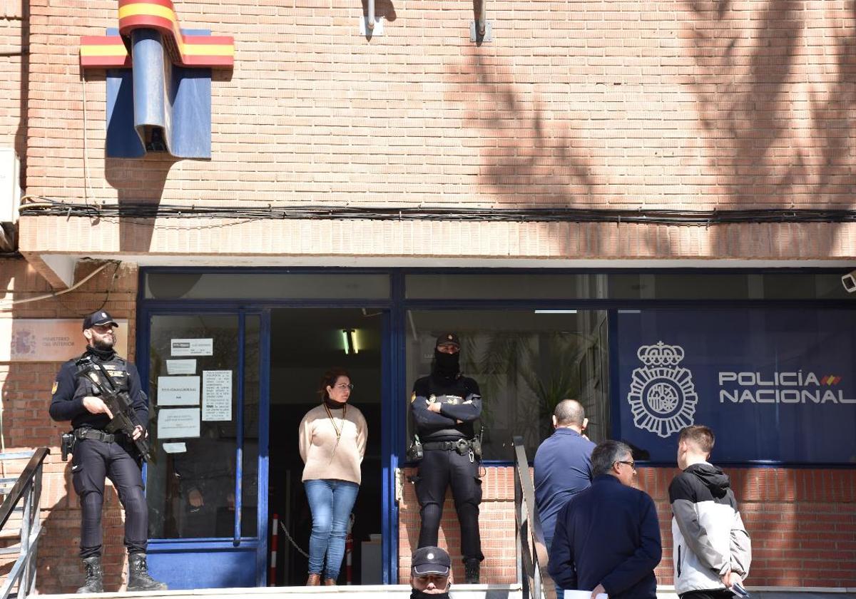 Detenido un joven acusado de una oleada de robos a vehículos aparcados en El Ejido