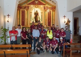 Foto de familia del alcalde del municipio ejidense con los peregrinos.