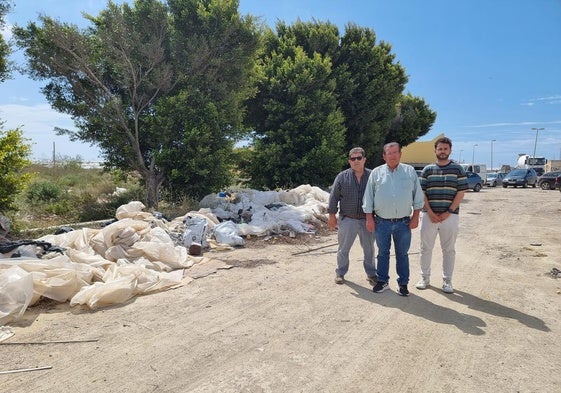 El portavoz de la formación progresista visita los vertederos.