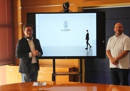 Francisco Góngora presenta la nueva imagen corporativa junto al diseñador Eugenio García.